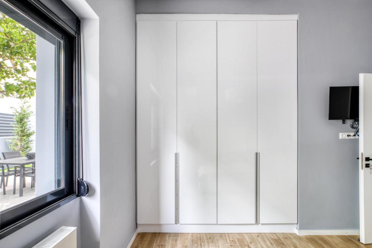 Spacious Flat With Courtyard And Private Parking! 아테네 외부 사진