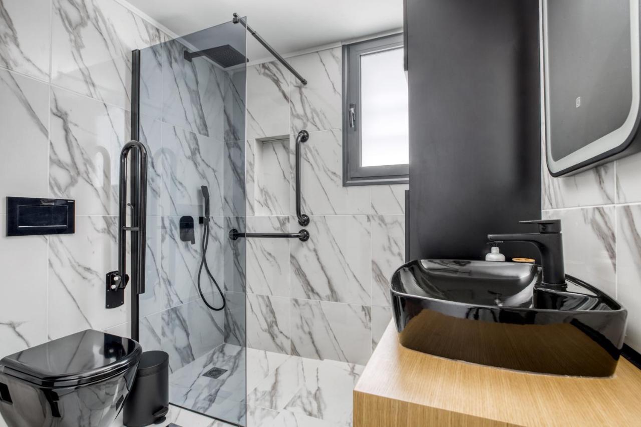 Spacious Flat With Courtyard And Private Parking! 아테네 외부 사진