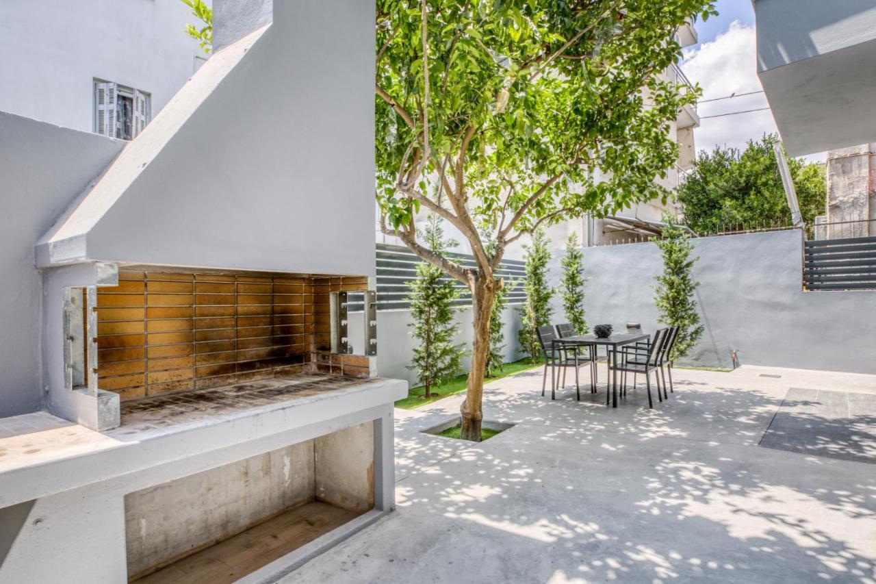 Spacious Flat With Courtyard And Private Parking! 아테네 외부 사진
