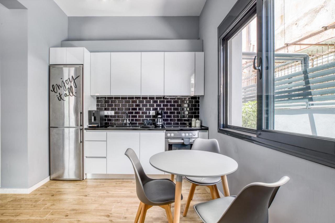 Spacious Flat With Courtyard And Private Parking! 아테네 외부 사진